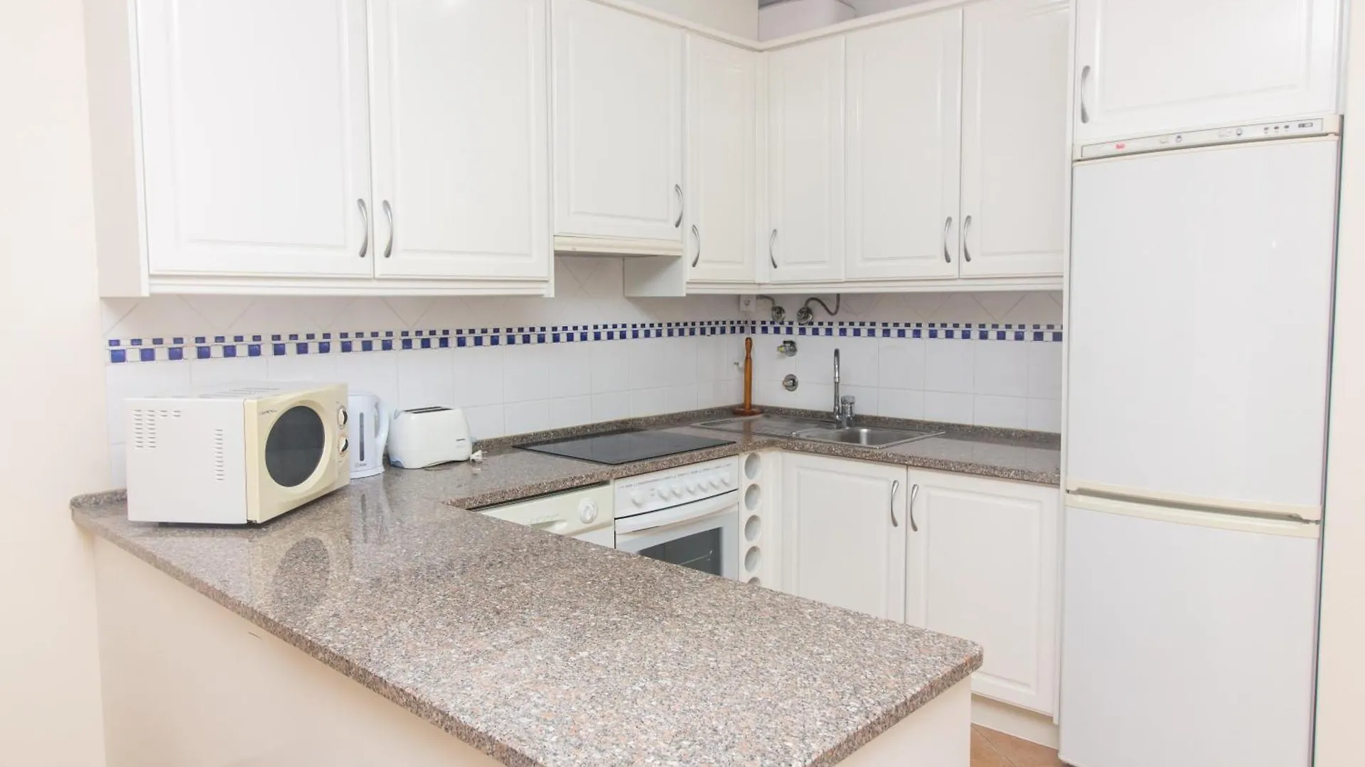 Oura Sunrise III Apartment - Sea View & Oura Beach & Top Location Albufeira